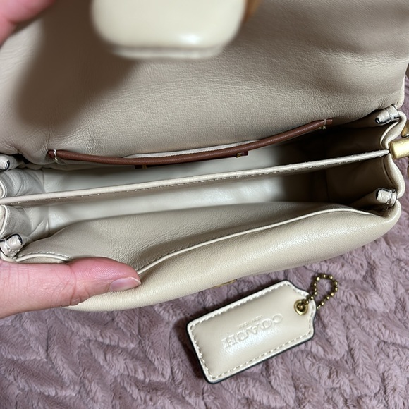 Coach Pillow Tabby 18 - Picture 6 of 8